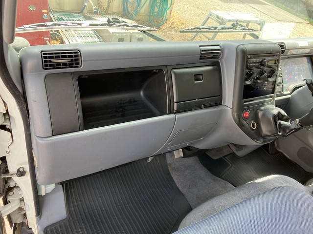 三菱ふそうキャンターアルミバン小型（2t・3t）[写真29]