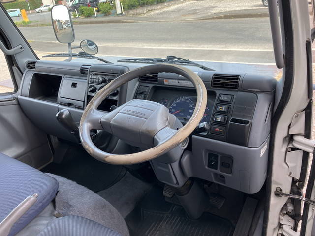 三菱ふそうキャンターアルミバン小型（2t・3t）[写真30]