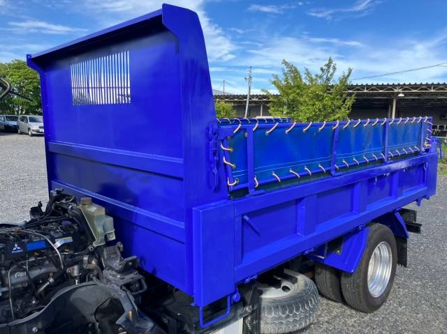 三菱ふそうキャンターダンプ小型（2t・3t）[写真11]
