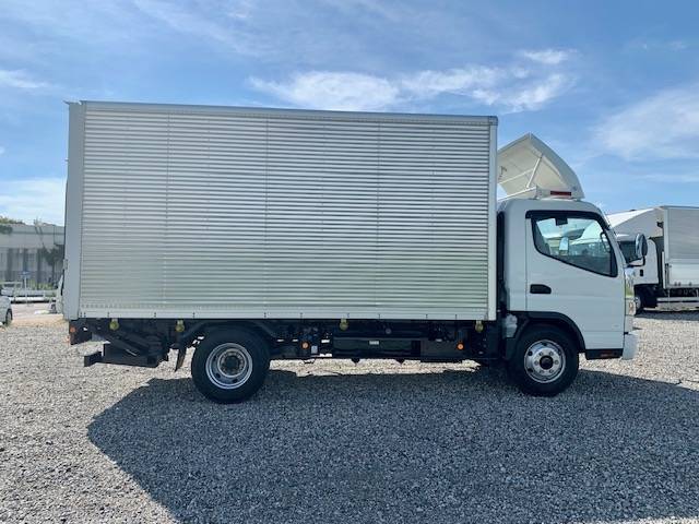 三菱ふそうキャンターアルミバン小型（2t・3t）[写真04]