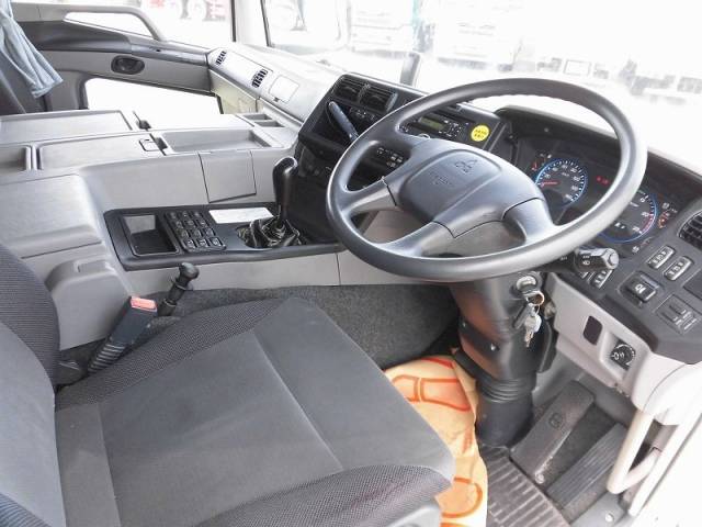 三菱ふそうスーパーグレートアルミウイング大型（10t）[写真10]