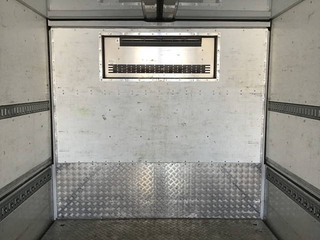 日野レンジャー冷蔵冷凍ウイング中型（4t）[写真14]