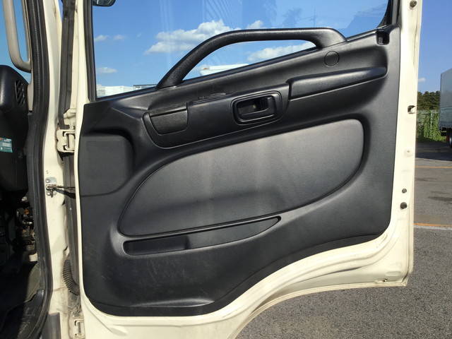 日野レンジャー冷蔵冷凍ウイング中型（4t）[写真26]