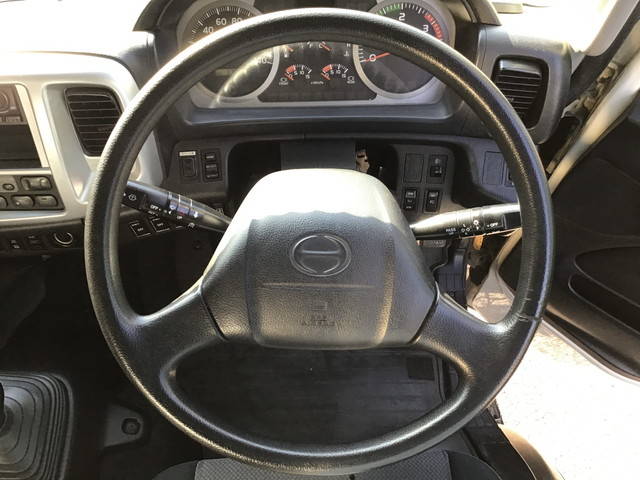 日野レンジャー冷蔵冷凍ウイング中型（4t）[写真33]