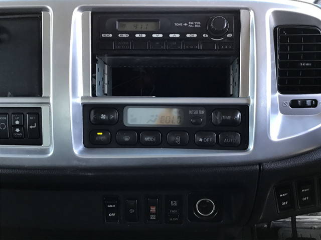 日野レンジャー冷蔵冷凍ウイング中型（4t）[写真36]