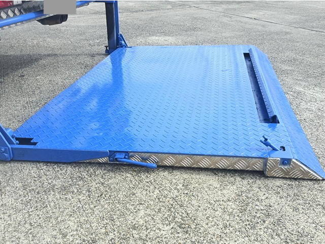 いすゞエルフダブルキャブ（Wキャブ）小型（2t・3t）[写真11]