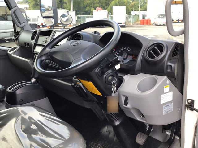 日野デュトロ冷凍車（冷蔵車）小型（2t・3t）[写真31]