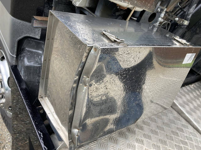 いすゞギガトレーラーヘッド（トラクターヘッド）大型（10t）[写真12]