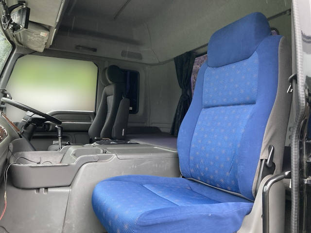 いすゞギガトレーラーヘッド（トラクターヘッド）大型（10t）[写真24]