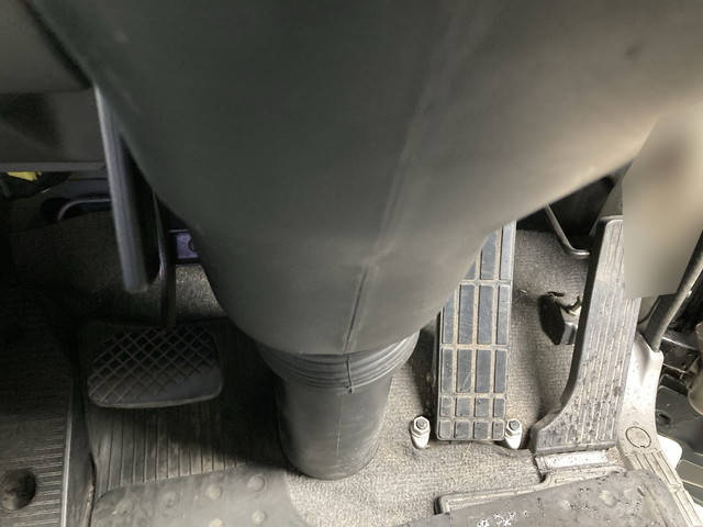 いすゞギガトレーラーヘッド（トラクターヘッド）大型（10t）[写真29]