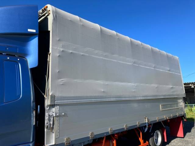 三菱ふそうファイター幌ウイング中型（4t）[写真16]