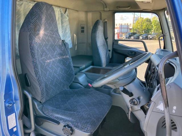 三菱ふそうファイター幌ウイング中型（4t）[写真35]