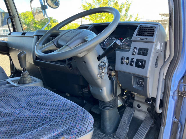 三菱ふそうファイター幌ウイング中型（4t）[写真36]