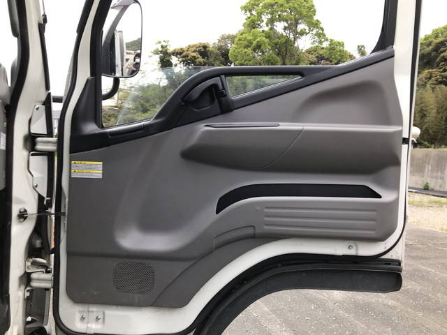 三菱ふそうキャンター平ボディ小型（2t・3t）[写真23]