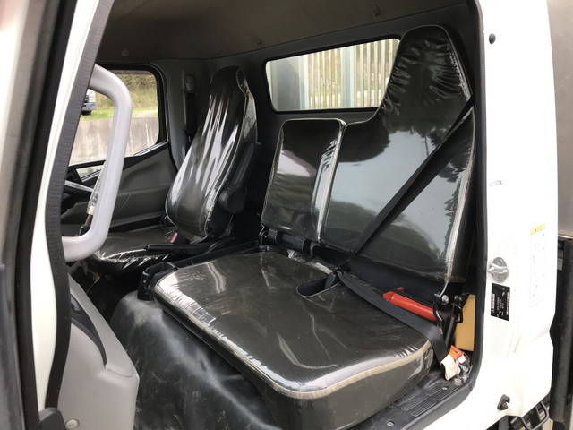 三菱ふそうキャンター平ボディ小型（2t・3t）[写真24]