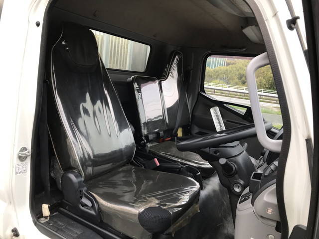 三菱ふそうキャンター平ボディ小型（2t・3t）[写真25]