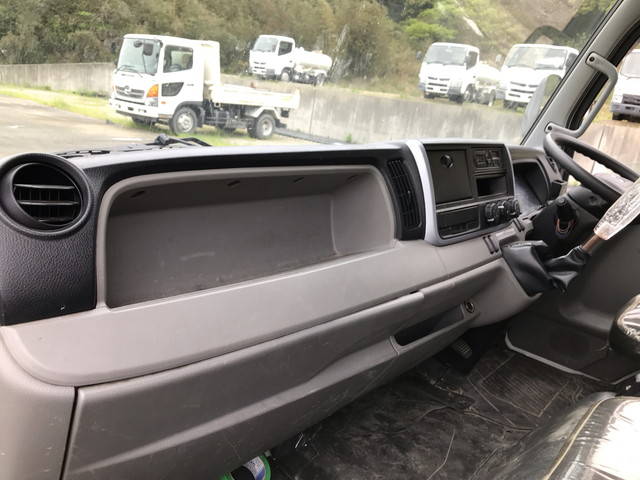 三菱ふそうキャンター平ボディ小型（2t・3t）[写真26]