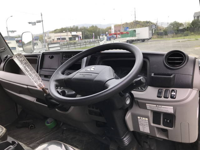 三菱ふそうキャンター平ボディ小型（2t・3t）[写真27]