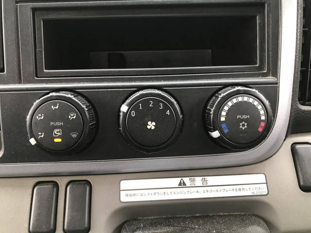 三菱ふそうキャンター平ボディ小型（2t・3t）[写真32]