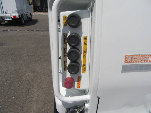 いすゞエルフパッカー車（塵芥車）小型（2t・3t）[写真16]