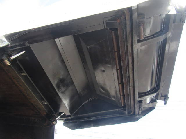 いすゞエルフパッカー車（塵芥車）小型（2t・3t）[写真19]