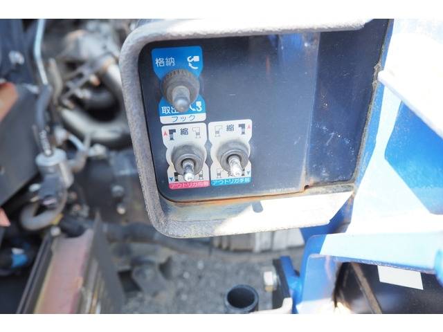 三菱ふそうキャンタークレーン4段小型（2t・3t）[写真12]