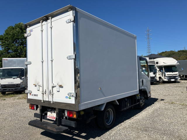いすゞエルフ冷凍車（冷蔵車）小型（2t・3t）[写真02]