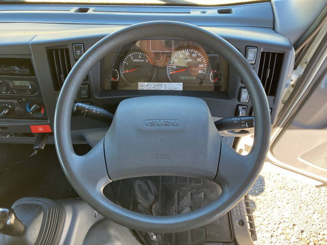 いすゞエルフ冷凍車（冷蔵車）小型（2t・3t）[写真32]