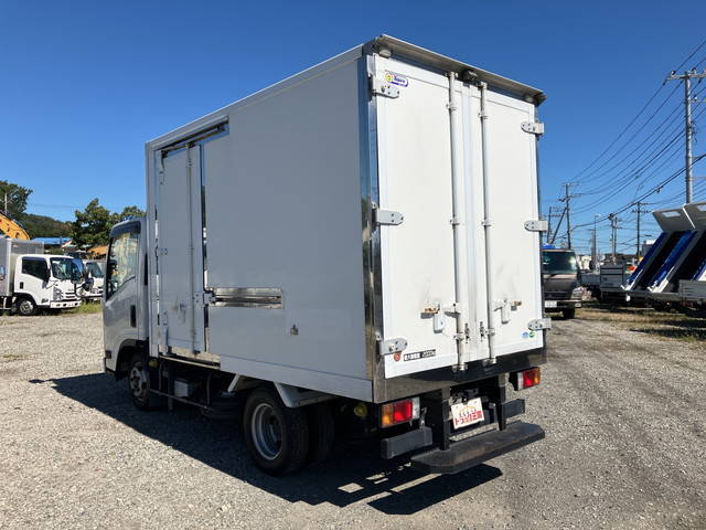 いすゞエルフ冷凍車（冷蔵車）小型（2t・3t）[写真04]