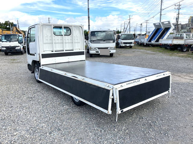 日産アトラス平ボディ小型（2t・3t）[写真13]