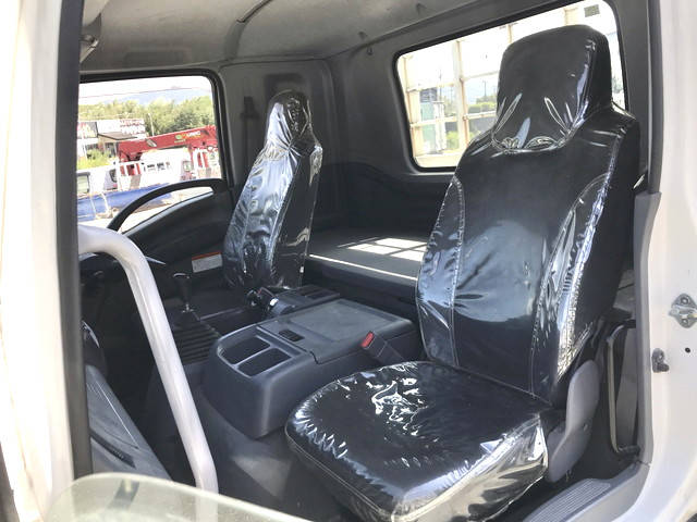 いすゞフォワード回送車増トン（6t・8t）[写真23]