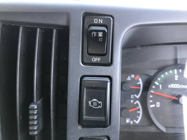 いすゞフォワード回送車増トン（6t・8t）[写真37]