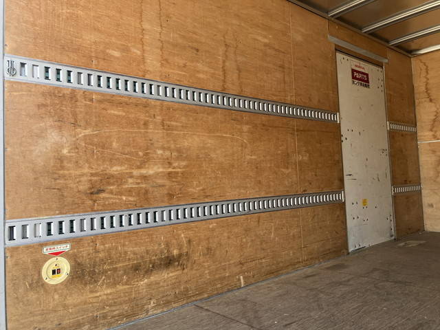 三菱ふそうキャンターアルミバン小型（2t・3t）[写真13]