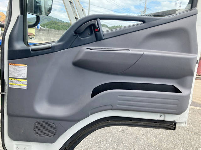 三菱ふそうキャンターアルミバン小型（2t・3t）[写真28]