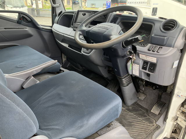 三菱ふそうキャンターアルミバン小型（2t・3t）[写真33]