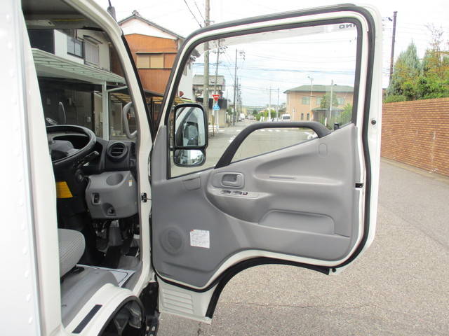日野デュトロパネルバン小型（2t・3t）[写真26]