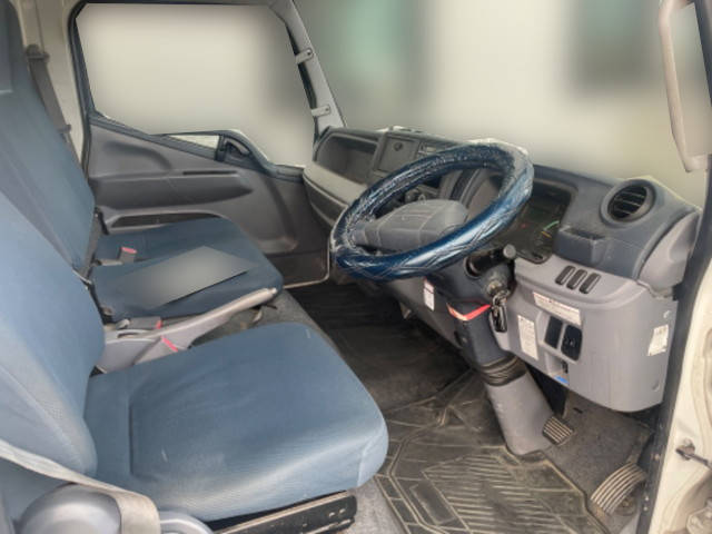 三菱ふそうキャンター平ボディ小型（2t・3t）[写真21]