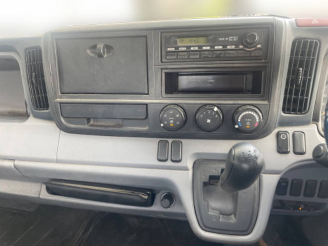 三菱ふそうキャンター平ボディ小型（2t・3t）[写真24]