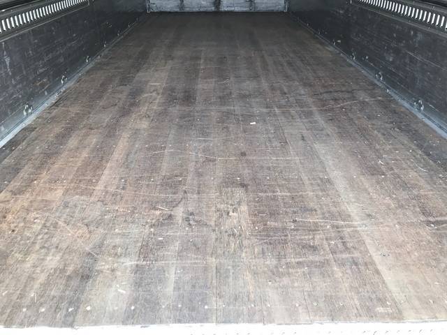 三菱ふそうファイターアルミウイング中型（4t）[写真18]