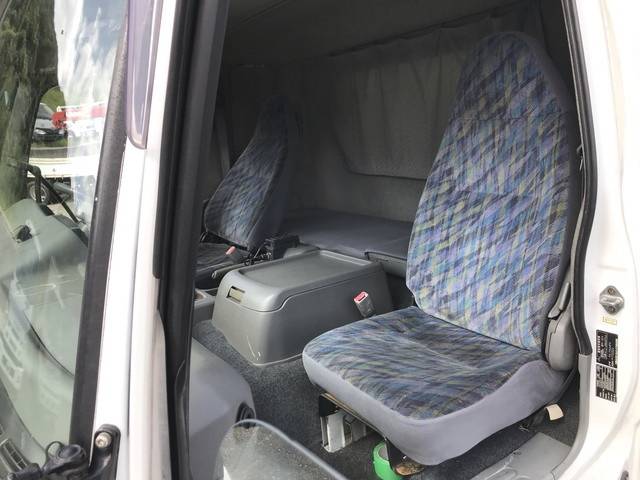 三菱ふそうファイターアルミウイング中型（4t）[写真32]