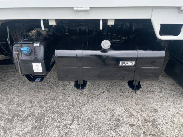 三菱ふそうキャンター平ボディ小型（2t・3t）[写真10]