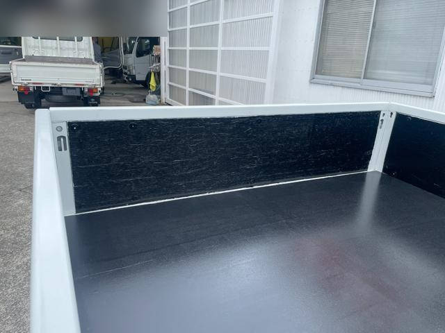 三菱ふそうキャンター平ボディ小型（2t・3t）[写真11]