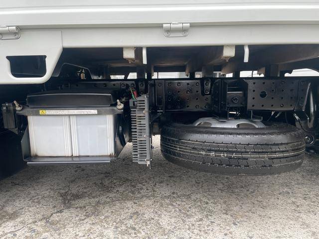 三菱ふそうキャンター平ボディ小型（2t・3t）[写真09]