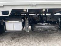 三菱ふそうキャンター平ボディ小型（2t・3t）[写真09]