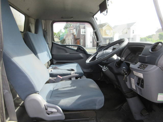 三菱ふそうキャンターアルミバン小型（2t・3t）[写真15]