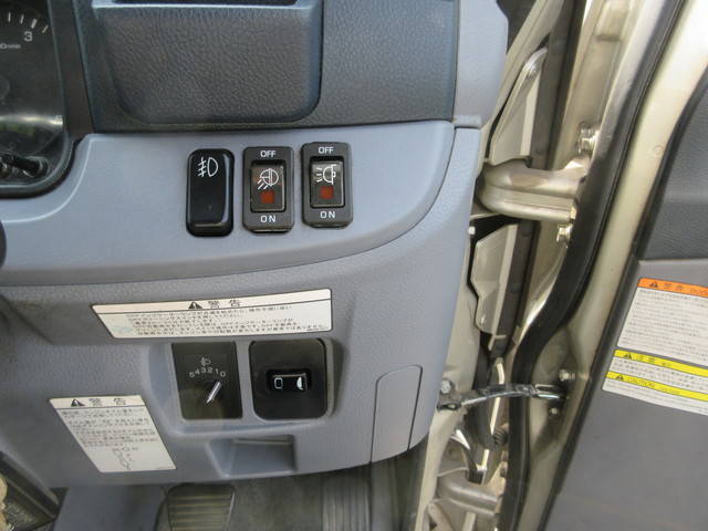 三菱ふそうキャンターアルミバン小型（2t・3t）[写真20]