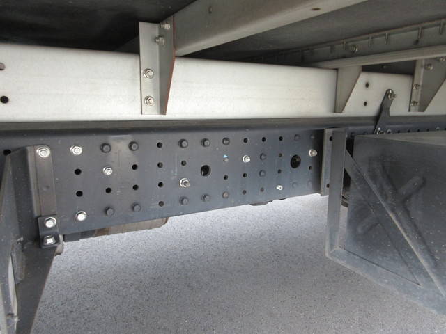 三菱ふそうキャンターアルミバン小型（2t・3t）[写真07]