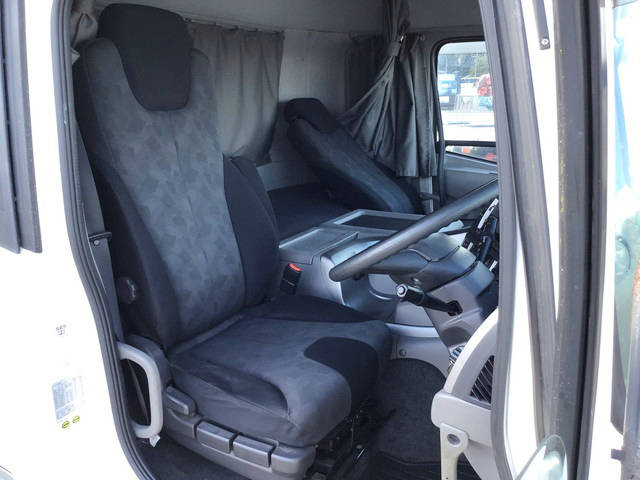 UDトラックスクオンアルミバン大型（10t）[写真28]