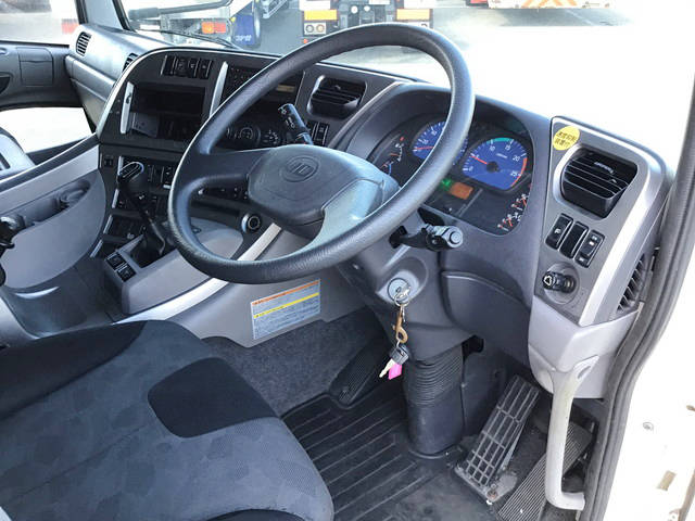 UDトラックスクオンアルミバン大型（10t）[写真32]