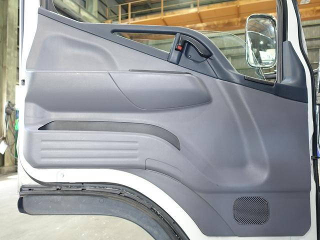 三菱ふそうキャンターアルミウイング小型（2t・3t）[写真36]